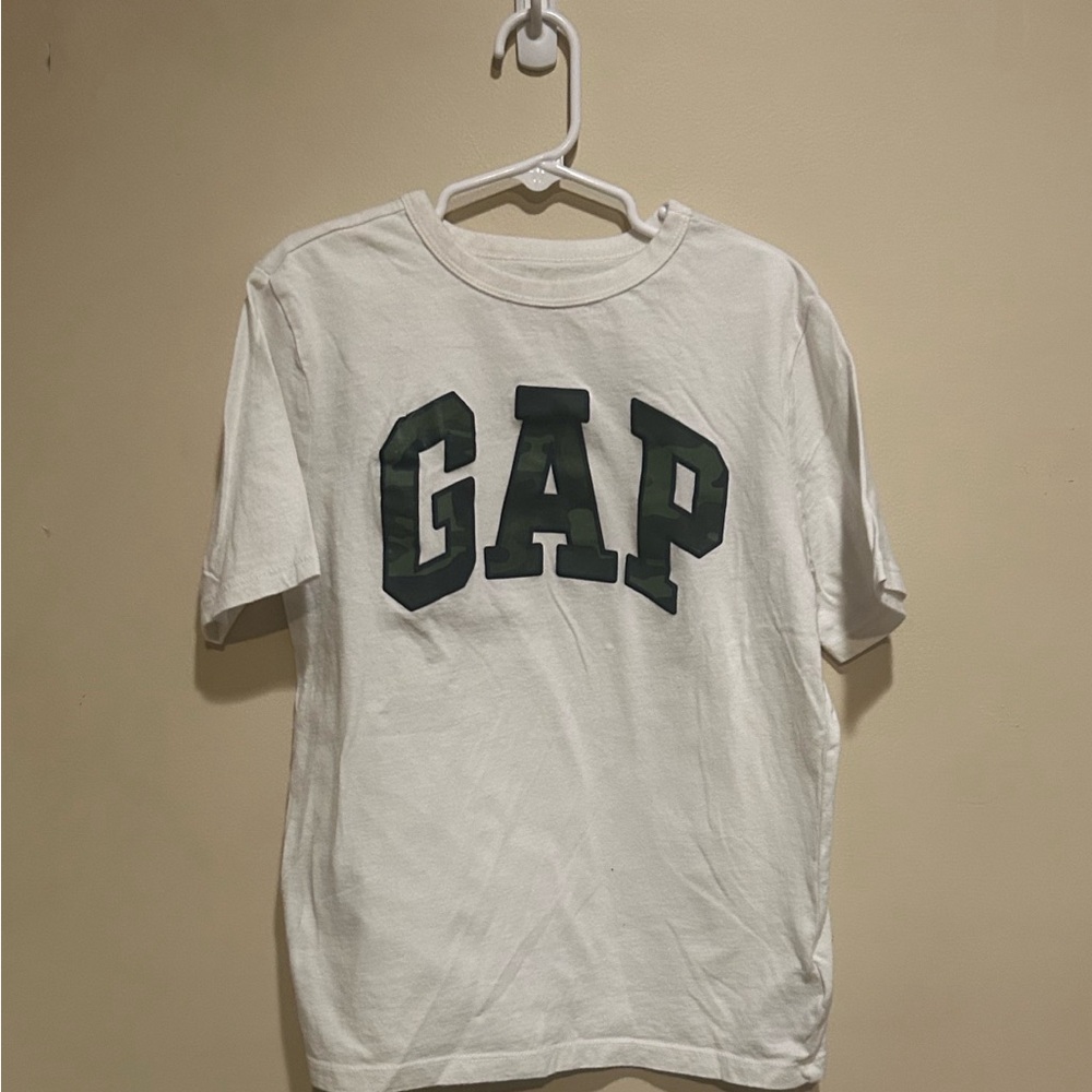 GAP Kids White T-Shirt size Medium.